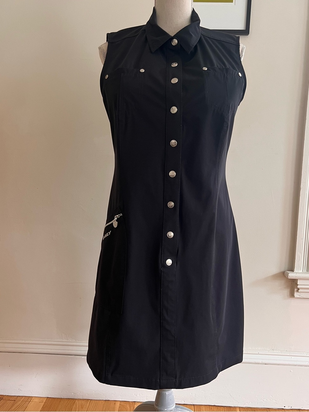 Daily Sports Black Golf Dress Snap Closure Women's Size Large